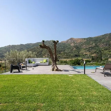 Vila 3 Bedroom Modern Villa, Pool, Savoca, East Sicily Casalvecchio Siculo