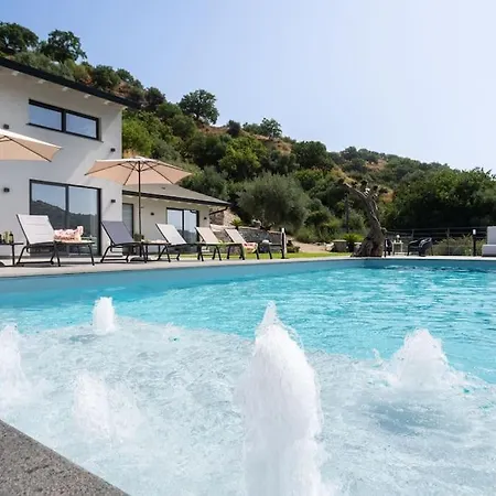 3 Bedroom Modern Villa, Pool, Savoca, East Sicily Vila *