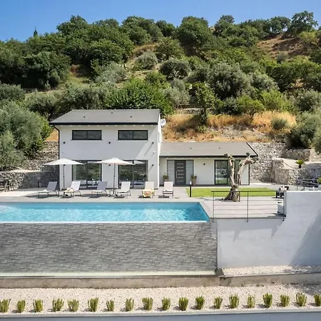 3 Bedroom Modern Villa, Pool, Savoca, East Sicily Casalvecchio Siculo